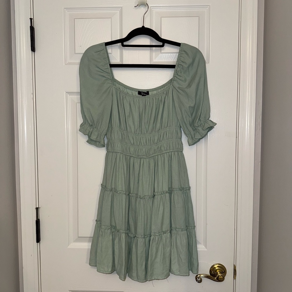 Trixxi Green Smocked Puff Sleeve Mini Dress